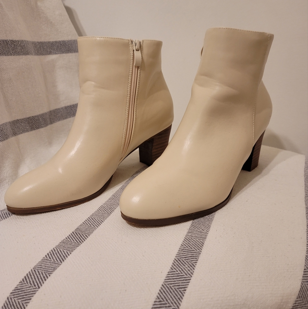 White/cream Masseys booties